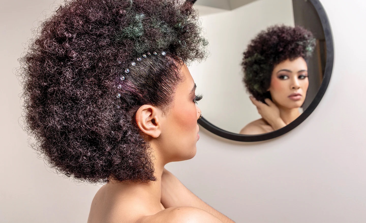 DOKONALÁ ZIMNÍ PROMĚNA VLASŮ:JAK ZAČÍT ROK 2026 S ČISTÝM ŠTÍTEM